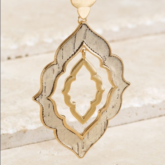 Ivory Morrocan Flower Cork Necklace - Picture 3 of 3